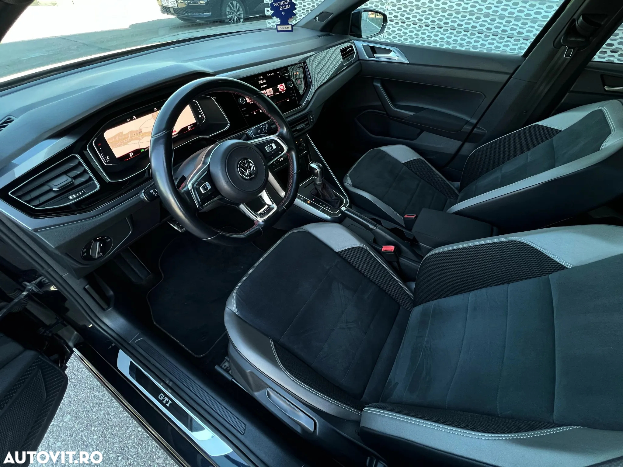 Volkswagen Polo 2.0 TSI DSG GTI - 10