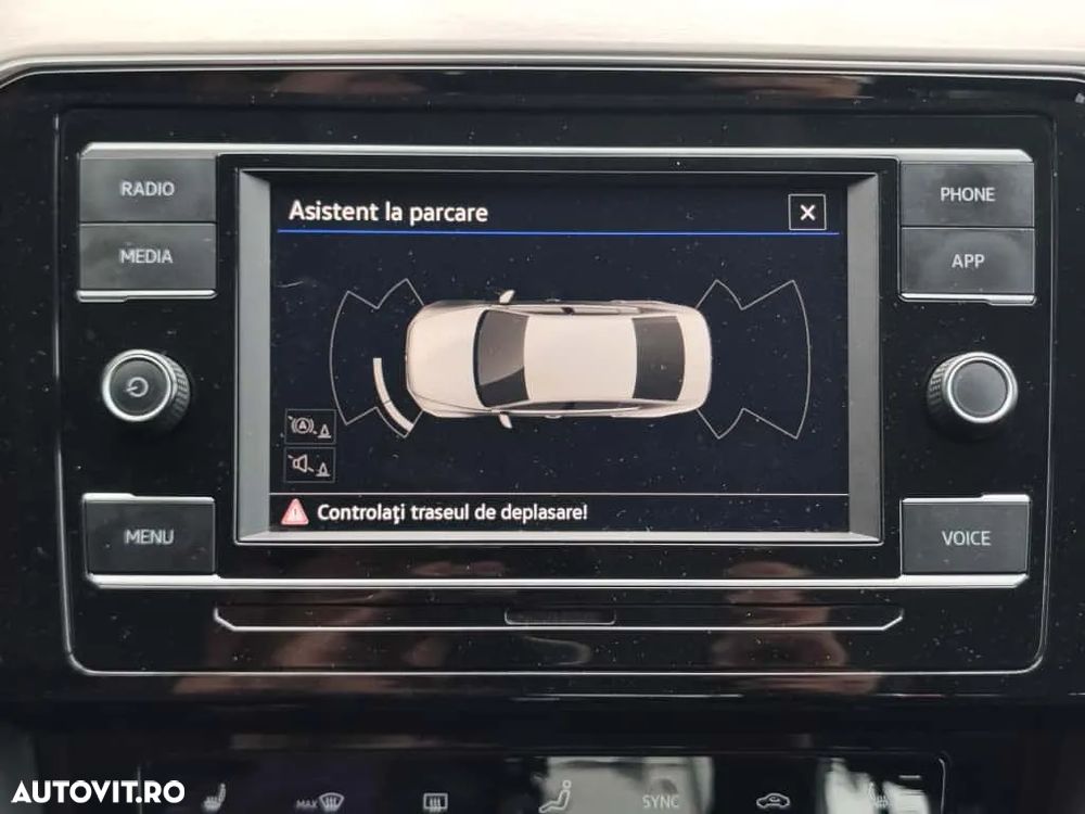 Volkswagen Passat 2.0 TDI DSG Comfortline - 30