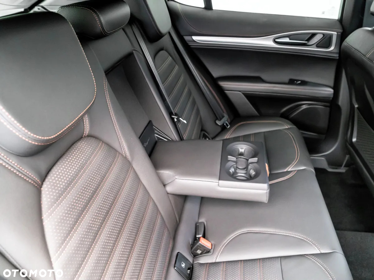Alfa Romeo Stelvio 2.0 Turbo Intensa Q4 - 18
