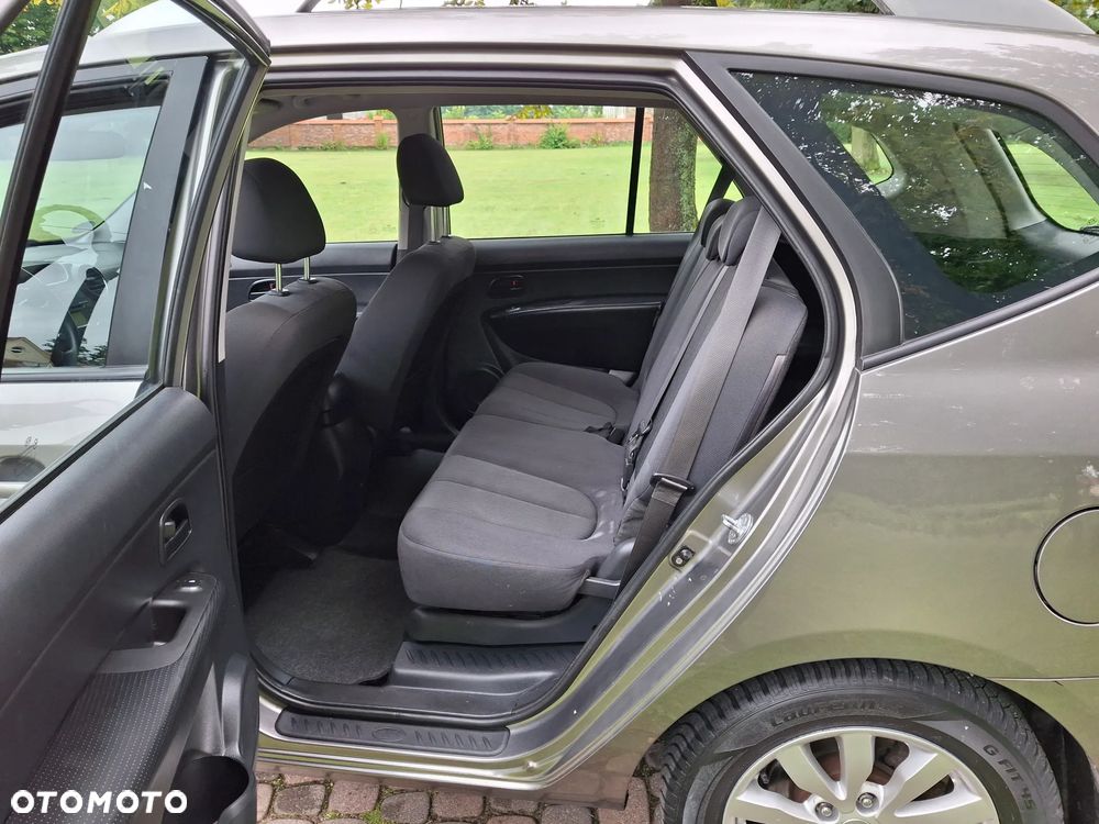 Kia Carens 1.6 CVVT Vision - 17