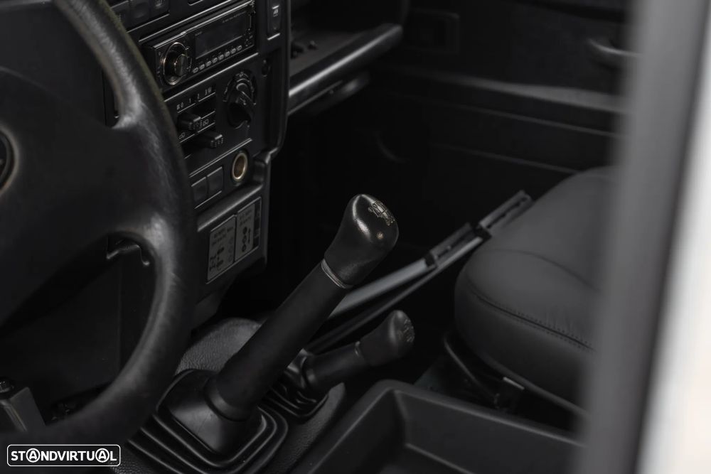 Land Rover Defender - 18