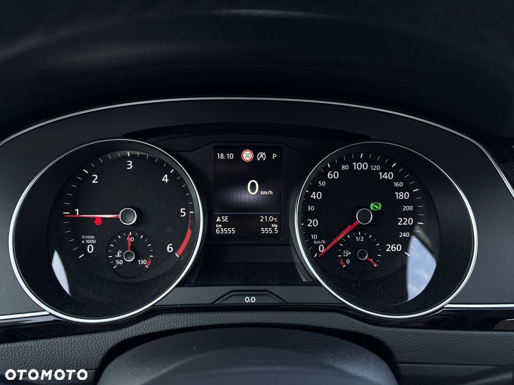 Volkswagen Passat - 16