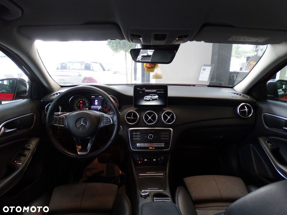 Mercedes-Benz GLA - 25