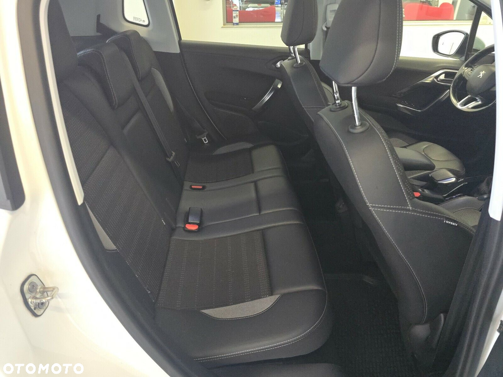 Peugeot 2008 1.2 Pure Tech GPF Allure S&S - 13