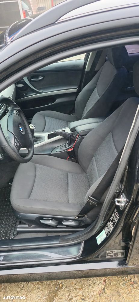 BMW Seria 3 318d DPF Touring - 13