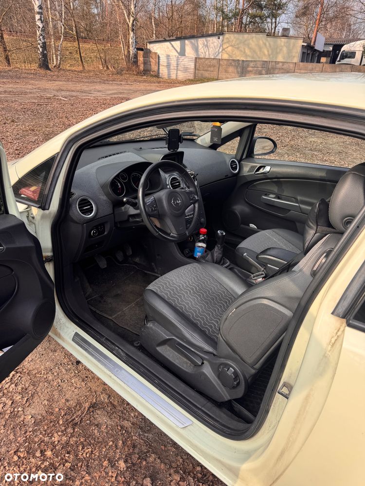 Opel Corsa 1.4 16V Cosmo - 15