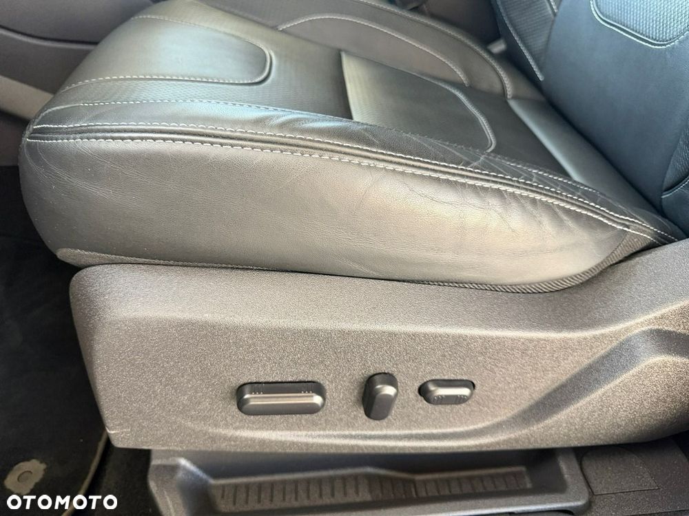 Ford Kuga - 32