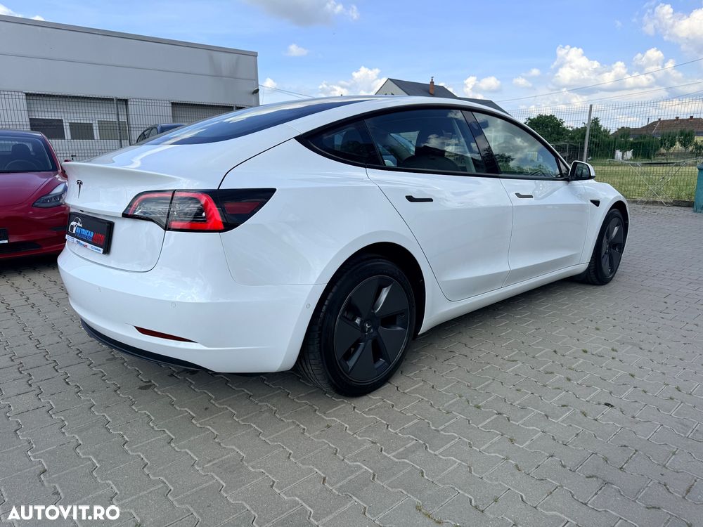 Tesla Model 3 - 7