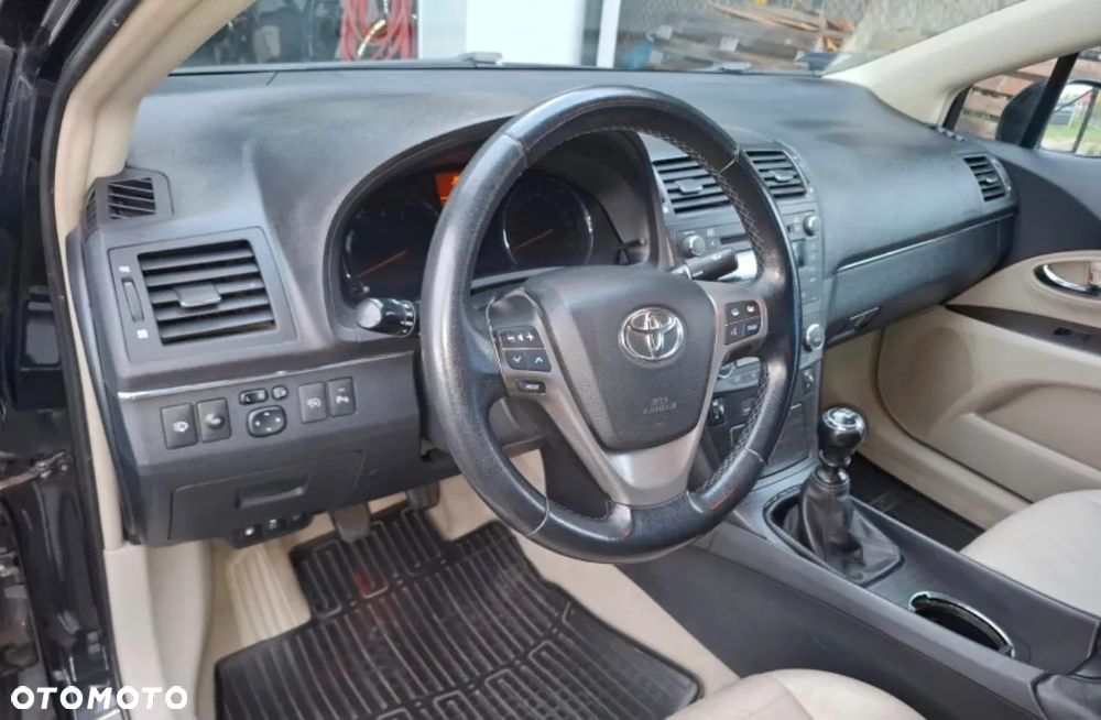Toyota Avensis 2.0 Prestige - 8