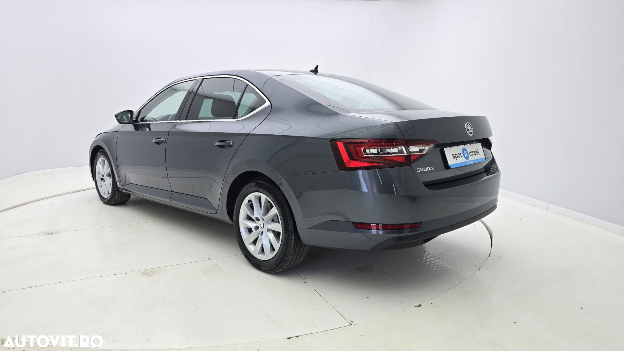 Skoda Superb 2.0 TDI DSG Ambition - 8