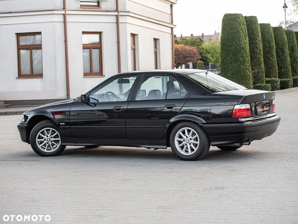 BMW Seria 3 318i - 11