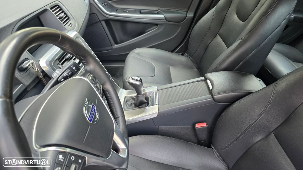 Volvo V60 2.0 D3 Summum - 35