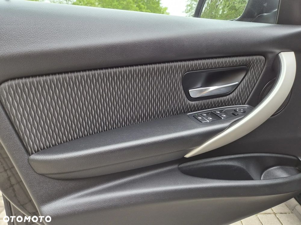 BMW Seria 3 320d xDrive Advantage sport - 17
