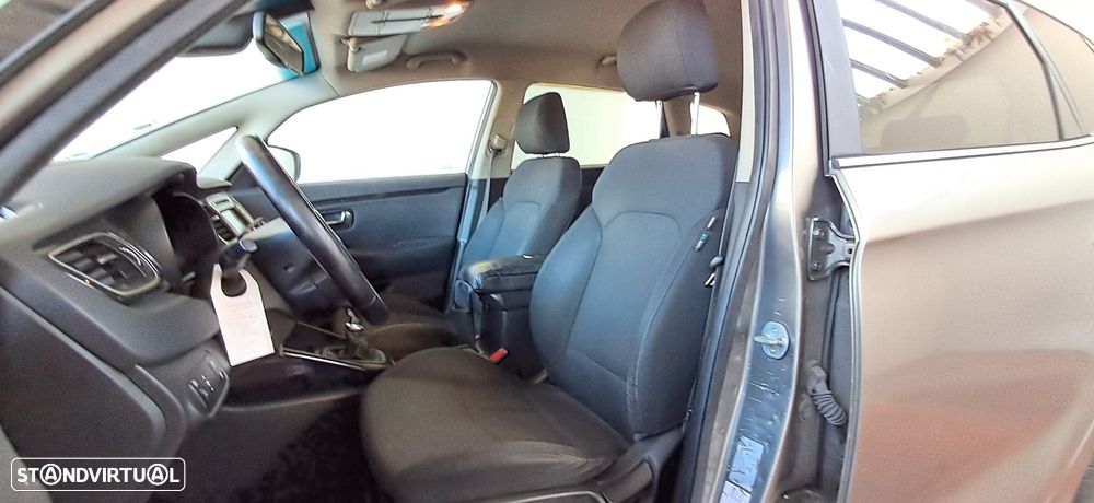 Kia Carens 1.7 CRDi ISG TX - 10