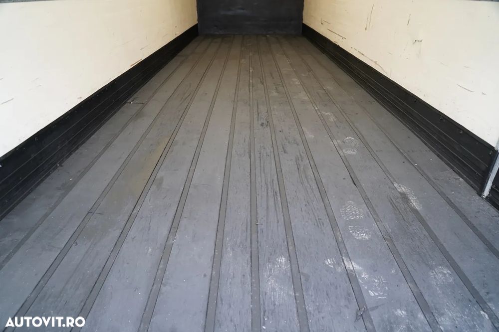 Renault D 210 / 4x2 / CONTAINER / 8,6 M / PODEA RESISTENTĂ / ELEVATOR DHOLLANDIA - 25