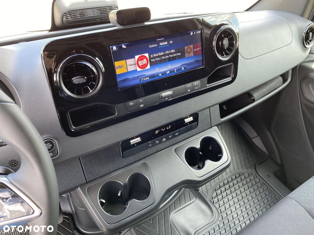 Mercedes-Benz Sprinter - 16