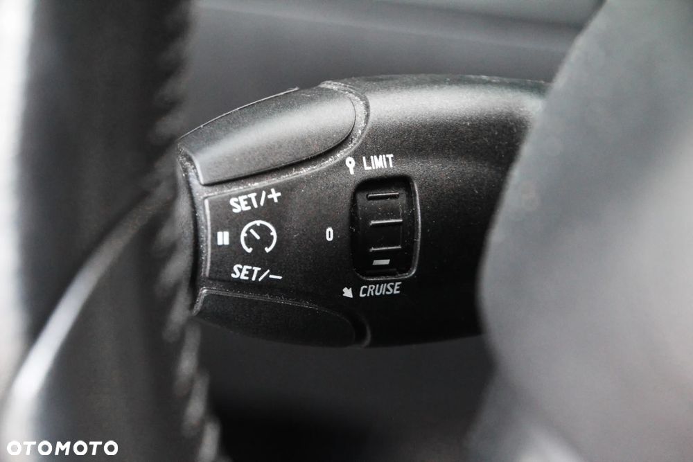 Peugeot 208 1.6 BlueHDi Allure S&S - 15