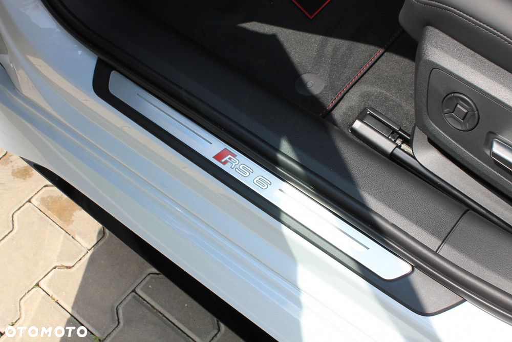 Audi RS6 Avant - 15