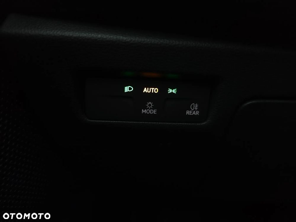 Skoda Superb 2.0 TDI SCR Essence DSG - 21