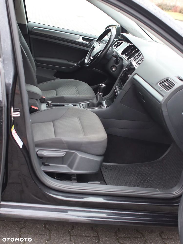 Volkswagen Golf - 10