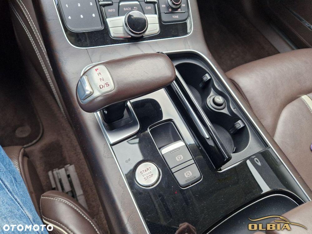 Audi A8 - 40