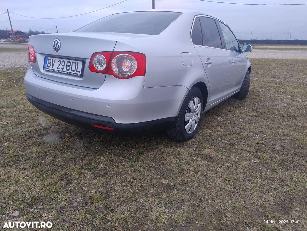 Volkswagen Jetta 1.6 Trendline - 5