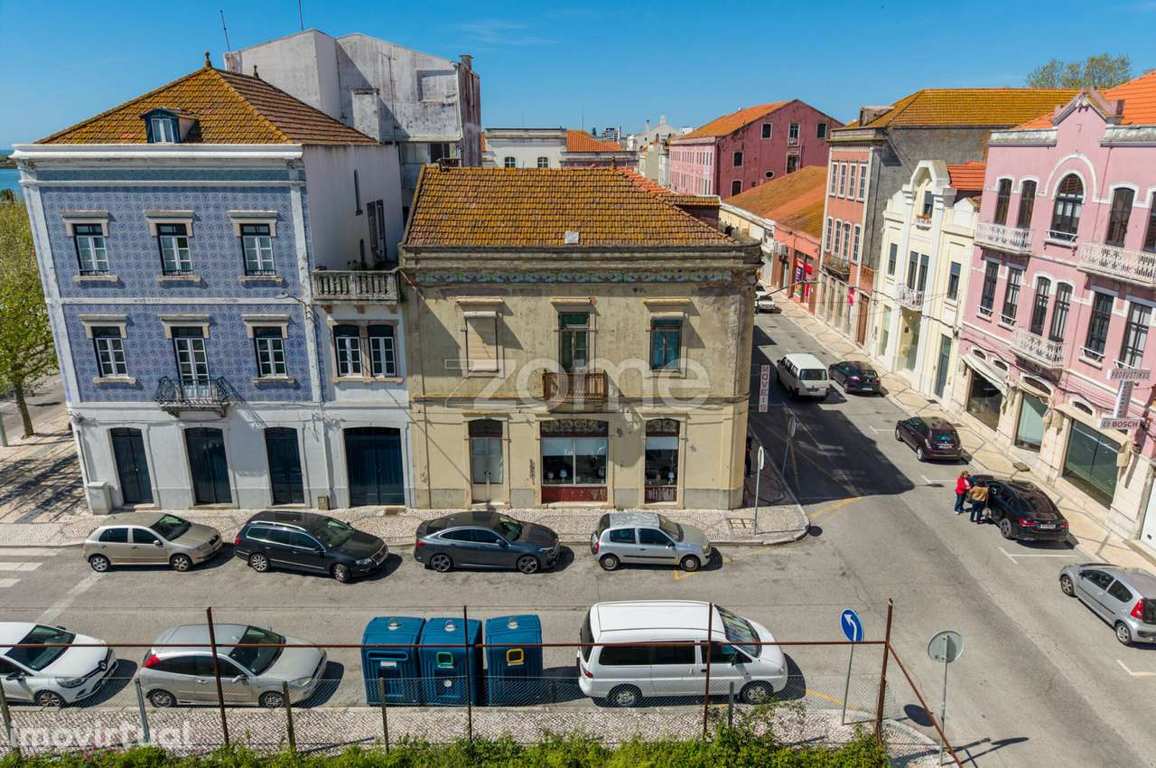 Imóvel para reconstruir na baixa da Figueira da Foz, junto à Marina! - Grande imagem: 2/30