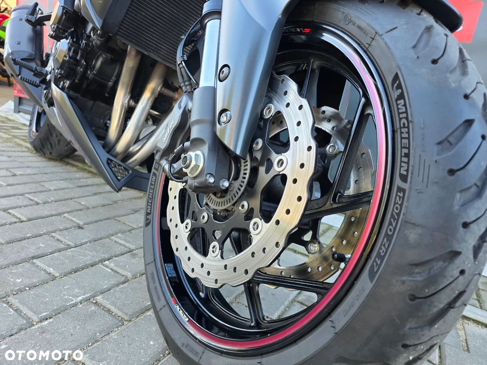 Suzuki GSX - 28