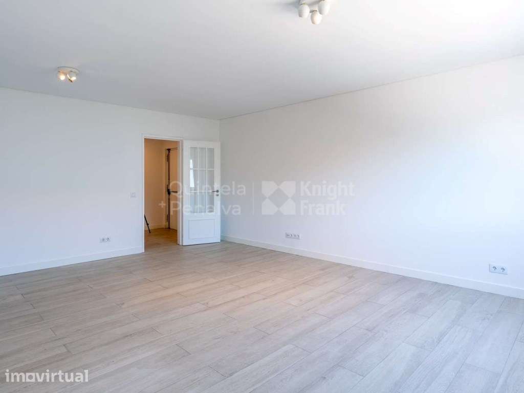 Apartamento T2 com estacionamento para arrendamento no Monte Estoril - Grande imagem: 2/25