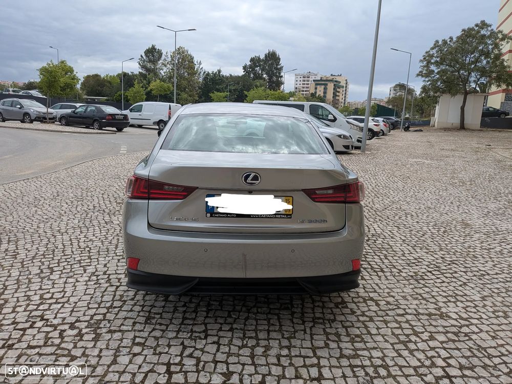 Lexus IS 300H Pack Executive - 18