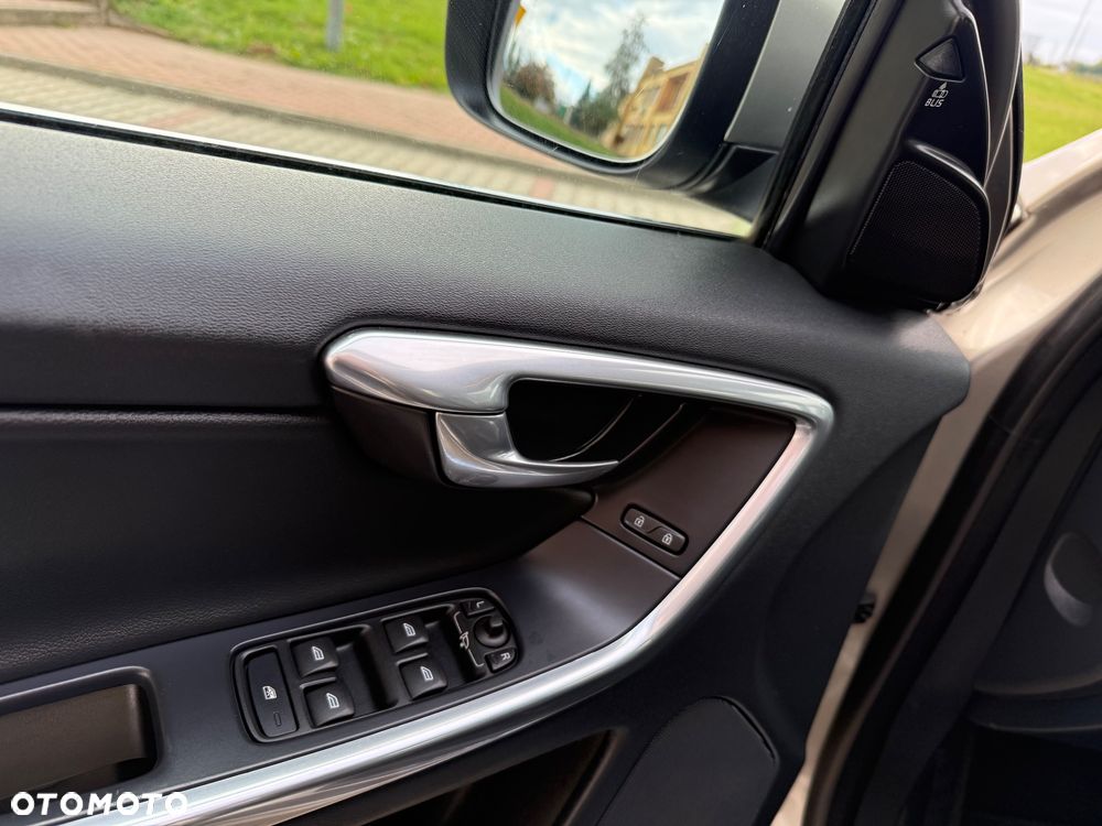 Volvo XC 60 D4 AWD Geartronic Momentum - 13