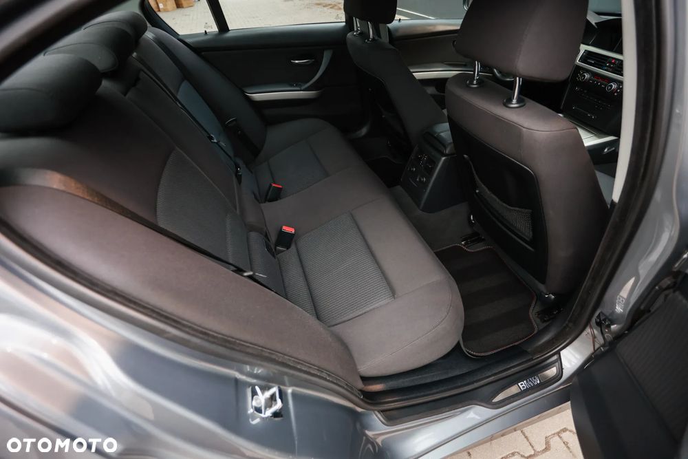 BMW Seria 3 320d DPF - 32