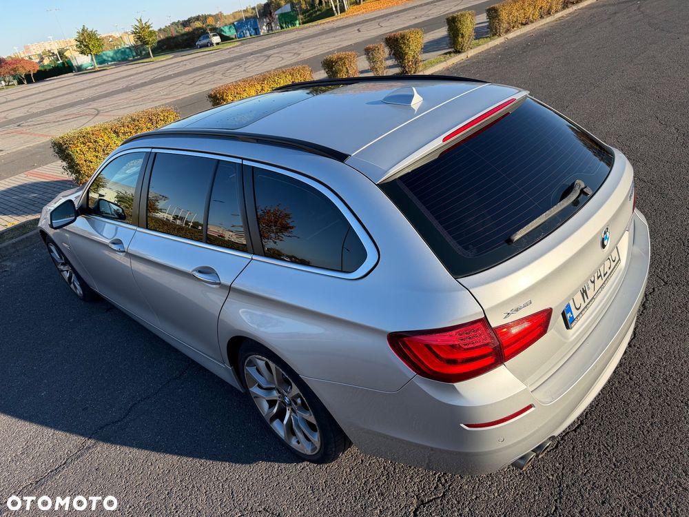 BMW Seria 5 525d xDrive Touring - 11