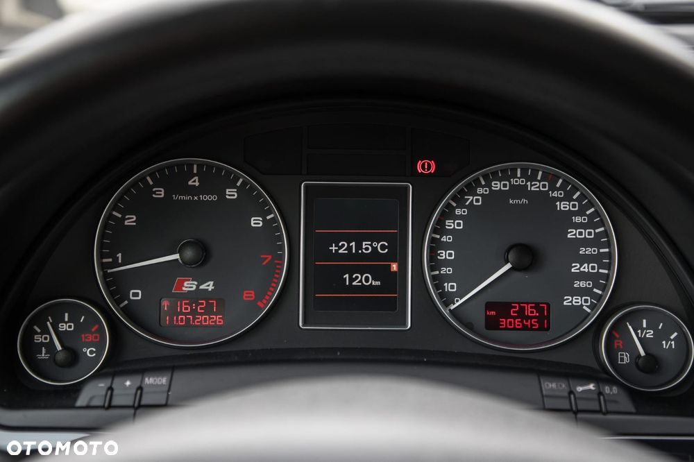 Audi RS4 Limousine - 28
