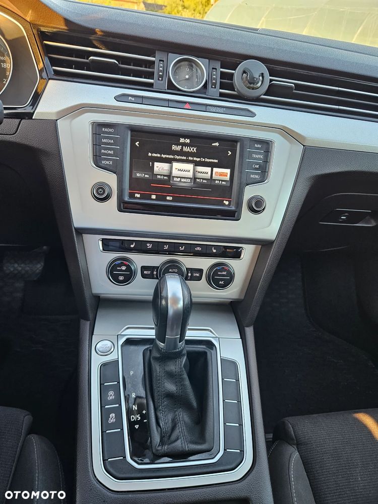 Volkswagen Passat - 9