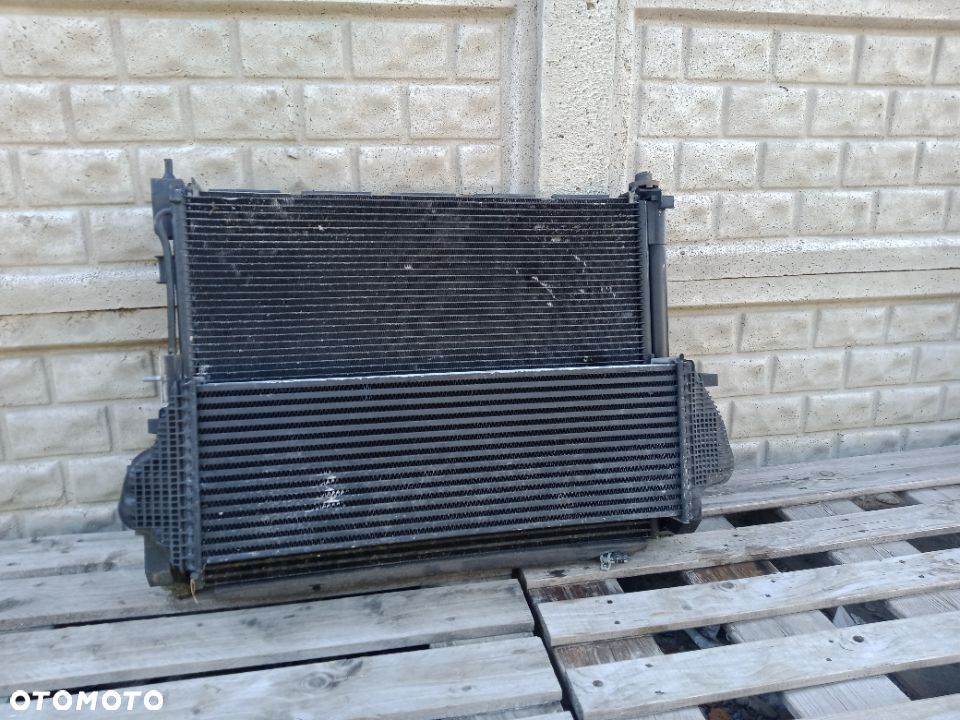 KOMPLET CHŁODNIC Z WENTYLATOREM JEEP GRAND CHEROKEE WK2 3.0 CRD AUTOMAT 16- - 8