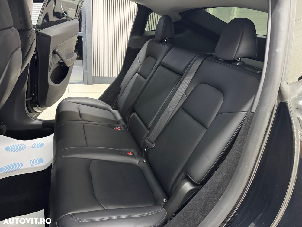 Tesla Model Y Long Range Dual Motor AWD - 26