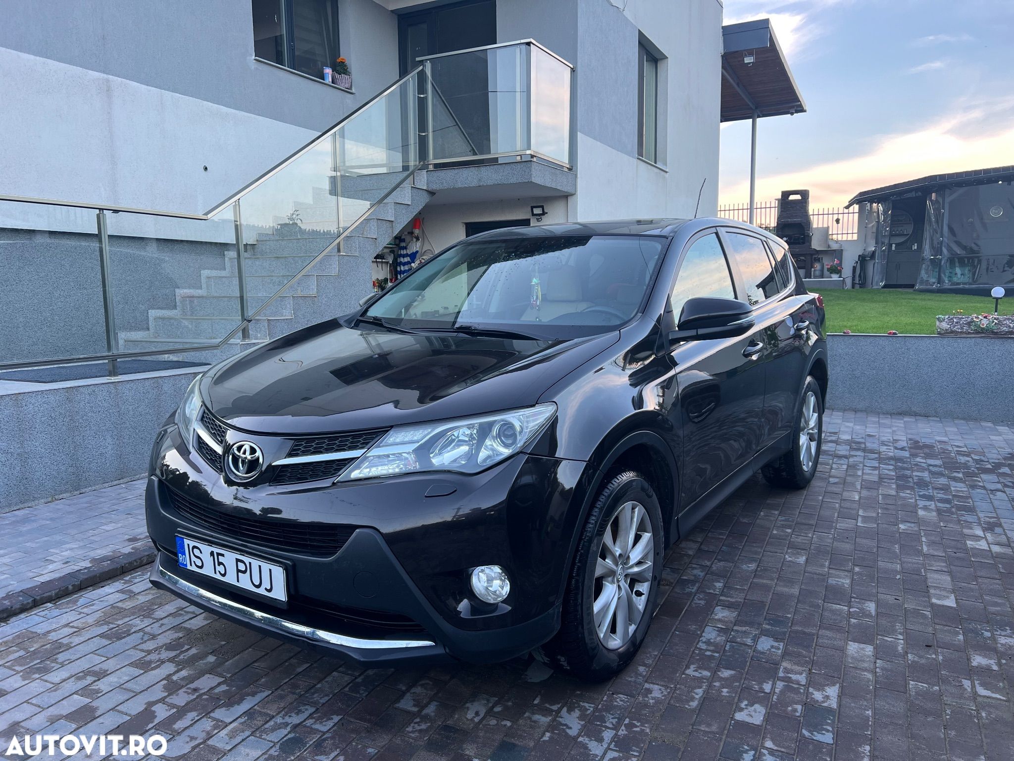 Toyota RAV4 2.2 D-4CAT 4WD Aut Luxury 18" - 1
