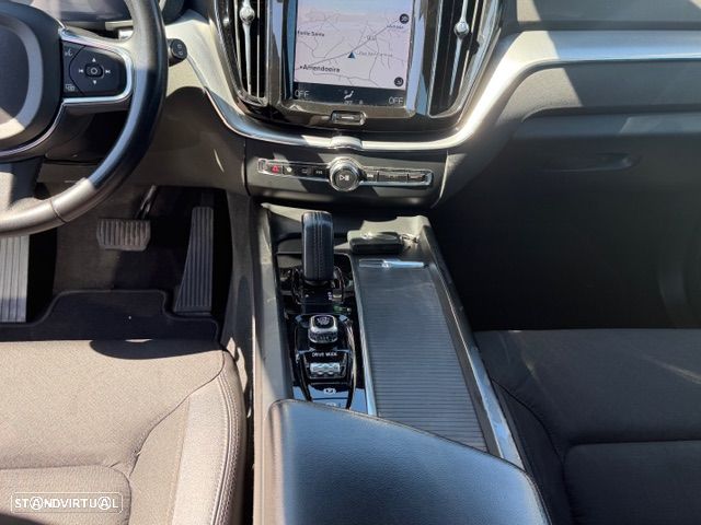 Volvo XC 60 2.0 T8 PHEV Momentum AWD - 19