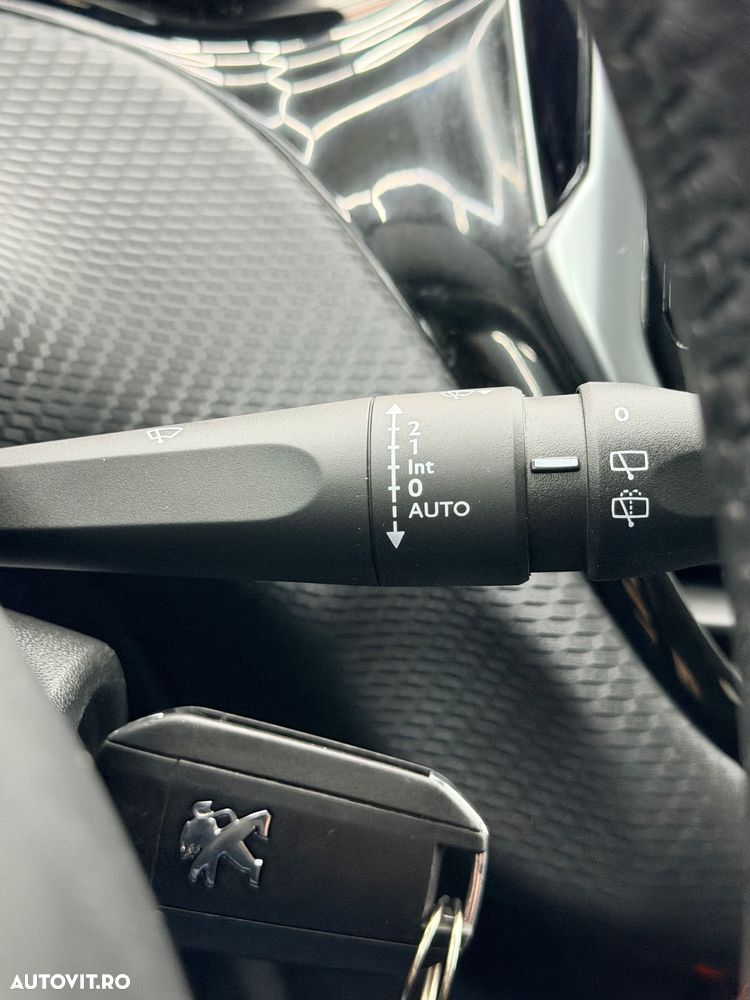 Peugeot 208 PureTech 82 Style - 29