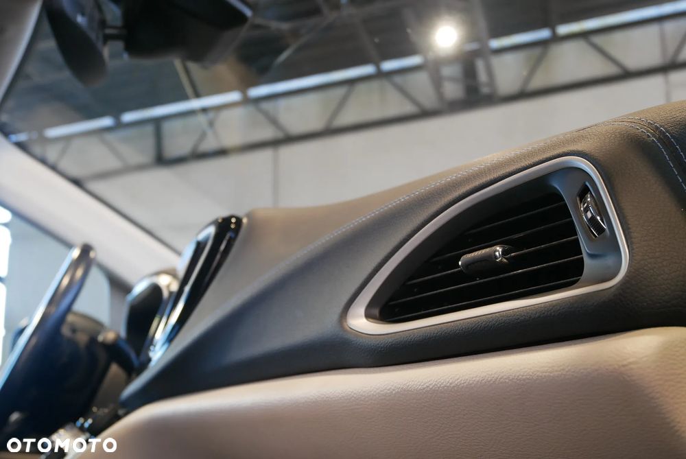 Chrysler Pacifica - 28