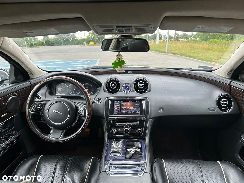 Jaguar XJ 5.0 V8 LWB Portfolio - 25