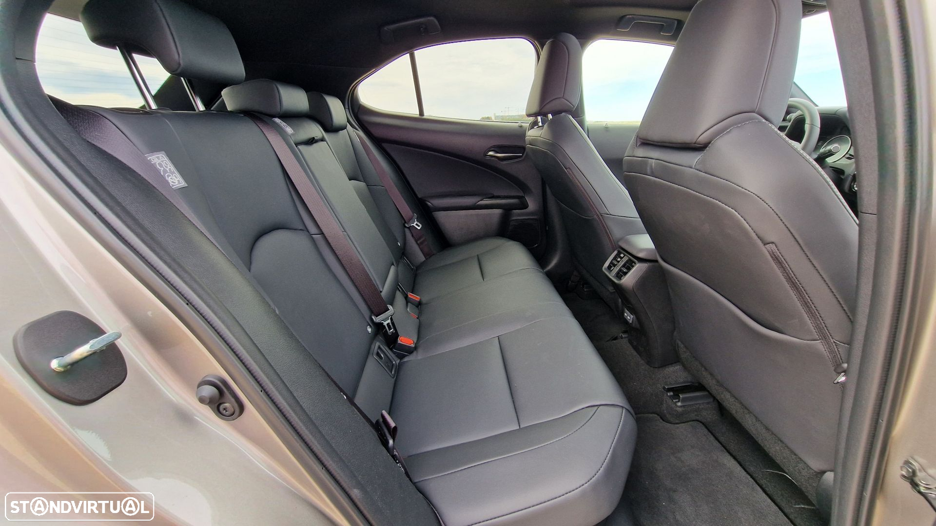 Lexus UX 250h Sport (Ecrã 12.3) - 11