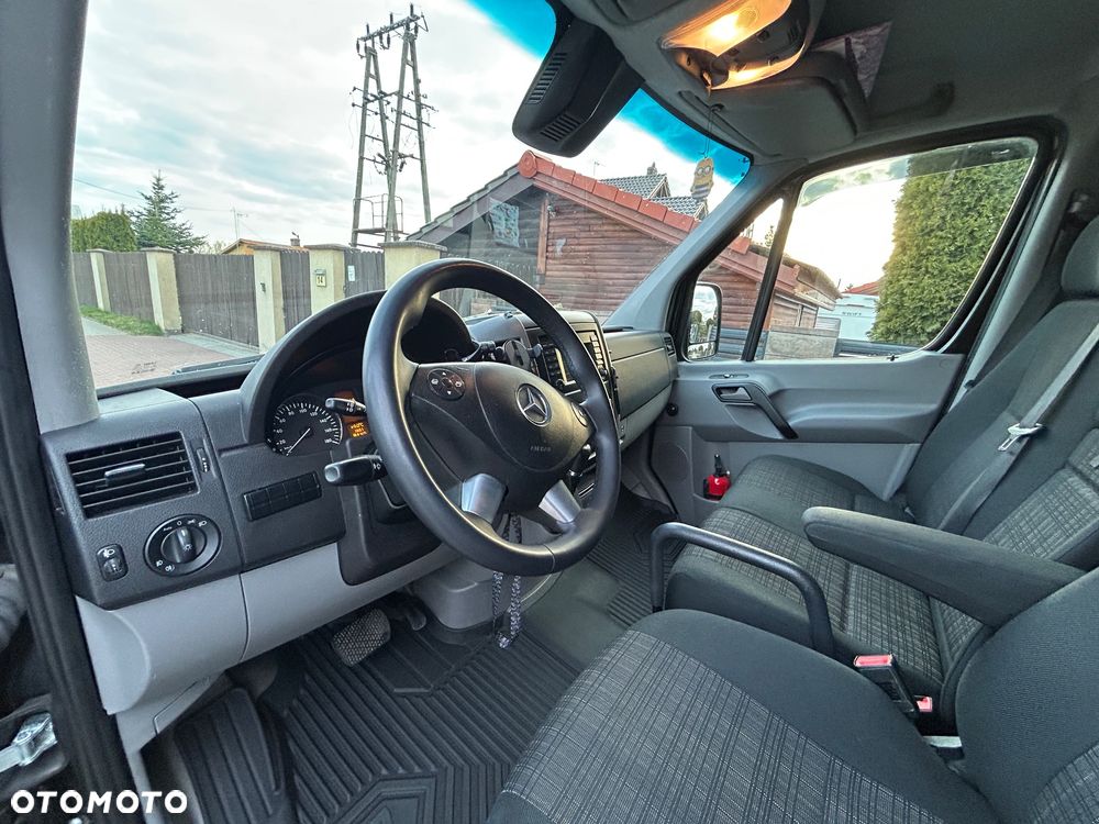 Mercedes-Benz Sprinter - 13