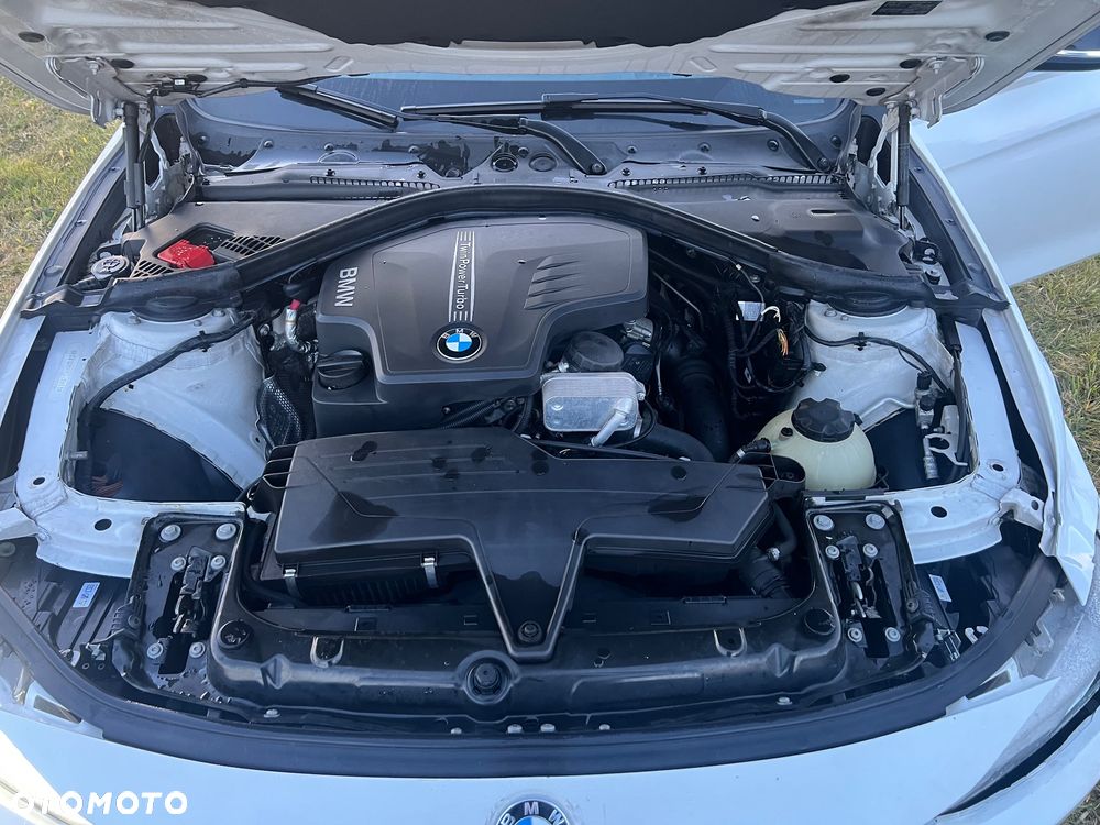 BMW Seria 3 320i Sport Line - 22