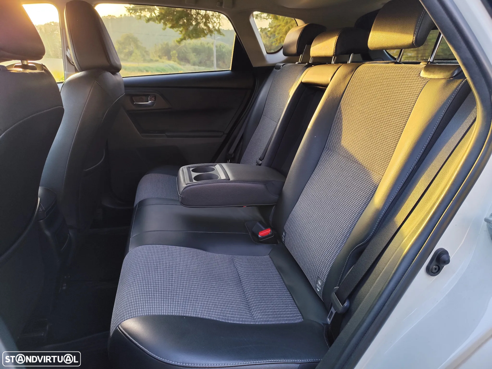 Toyota Auris 1.8 HSD Exclusive +TSS+Navi - 26