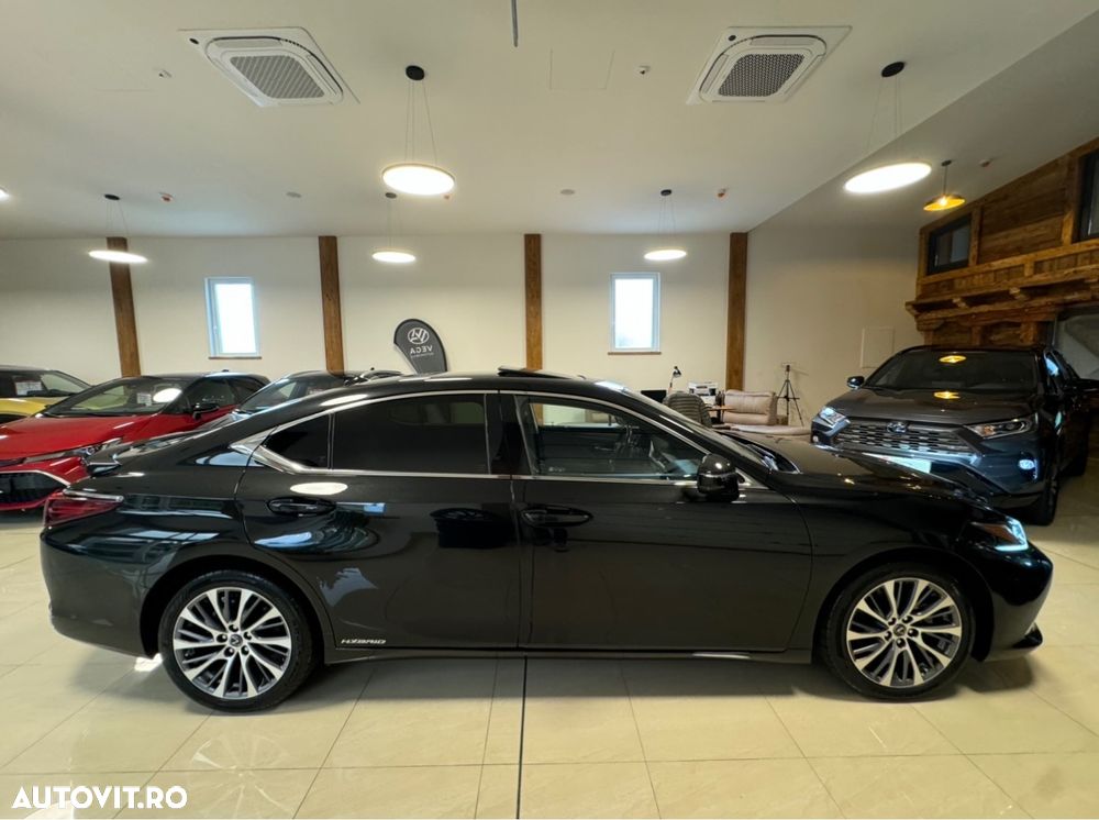 Lexus Seria ES 300h 2.5 TNGA HV 25H- 4X2 CVT Executive - 5
