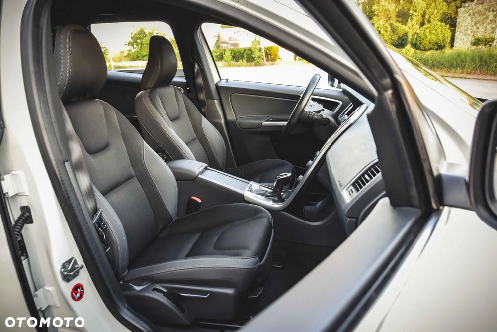 Volvo XC 60 2.4D AWD Momentum - 35
