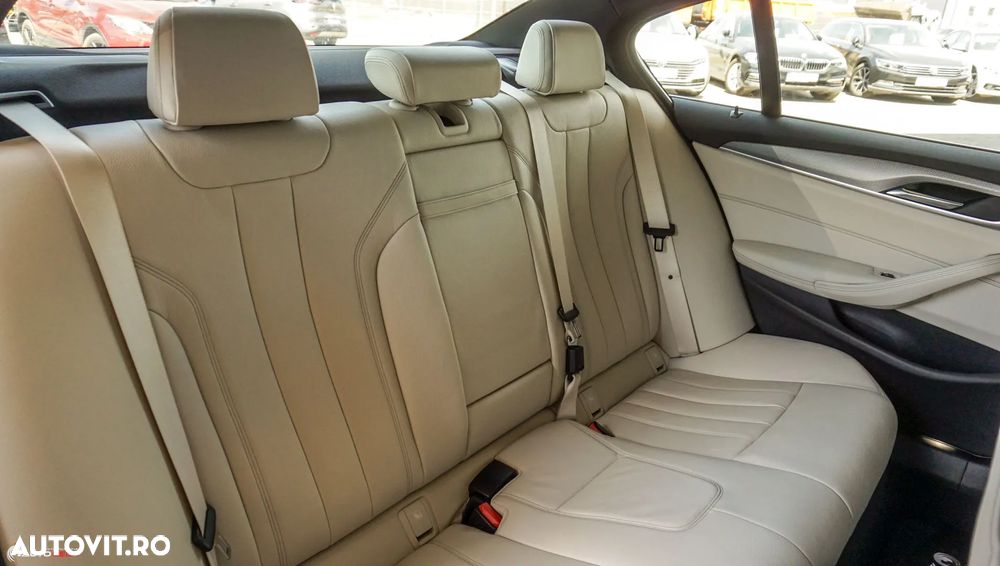 BMW Seria 5 530i xDrive AT - 31