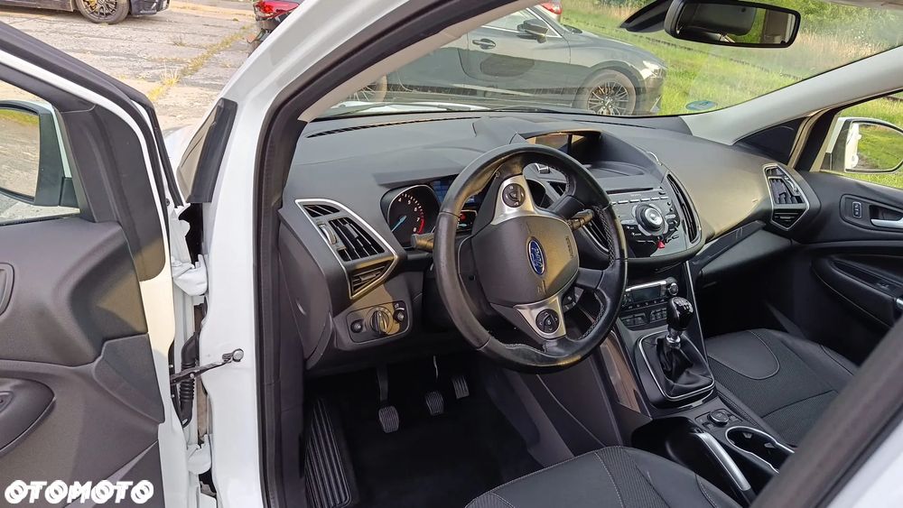 Ford Kuga - 4